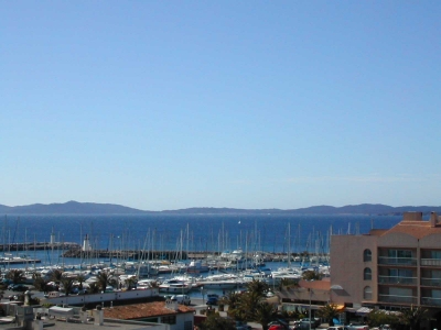 Location saisonniere de vacances appartement Hy�res