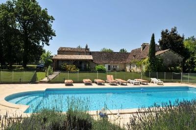 Location saisonniere de vacances demeure FAUX