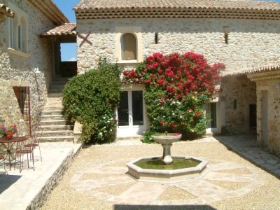 Location saisonniere de vacances demeure Cruis
